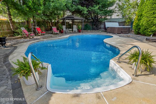 Exterior, Hot Tub, Pool