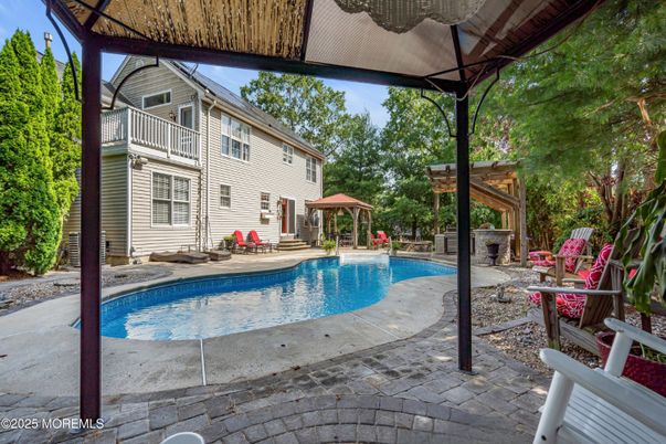 Exterior, Pool