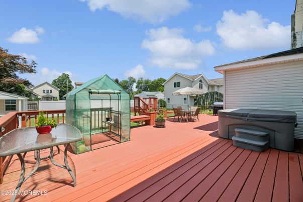Exterior, Hot Tub, Playground