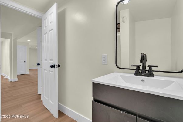 Bathroom, Interior, Recessed Lighting, Wood Texture Flooring