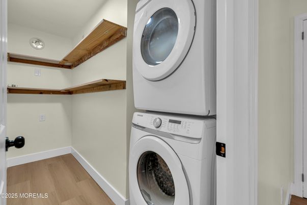 Interior, Utility Closets, Washer, Wood Texture Flooring