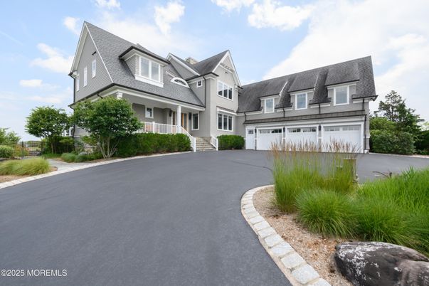 Attached, Exterior, Facade, Cape Cod