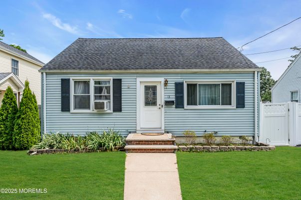 Exterior, Facade, Cape Cod