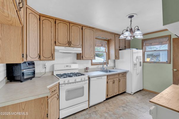 Chandelier, Interior, Kitchen