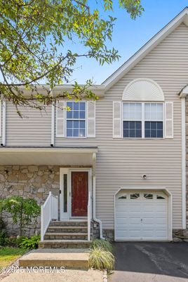 Attached, Exterior, Facade, Rowhouse