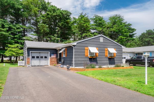 Attached, Exterior, Facade, Ranch