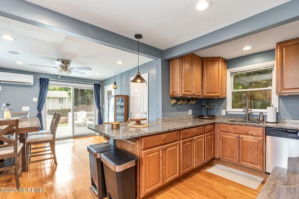 Dining room, Interior, Kitchen, Pendant Lights, Recessed Lighting, Wood Texture Flooring