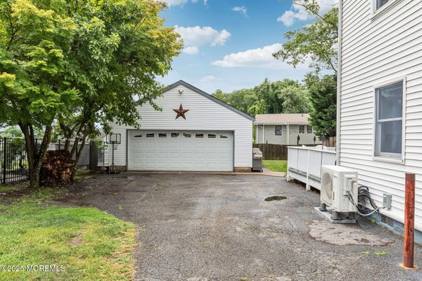 Detached Garage, Exterior
