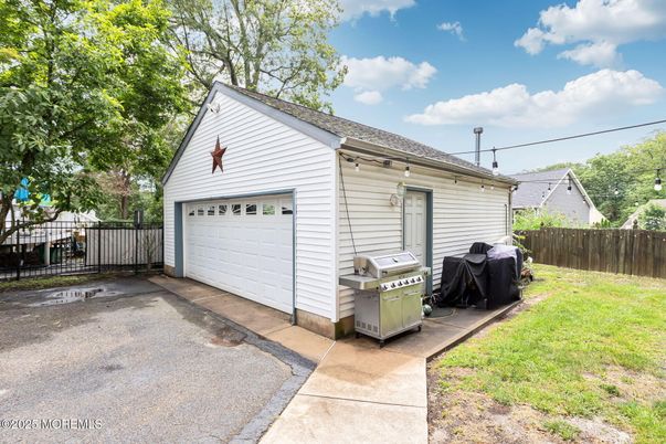 Detached Garage, Exterior