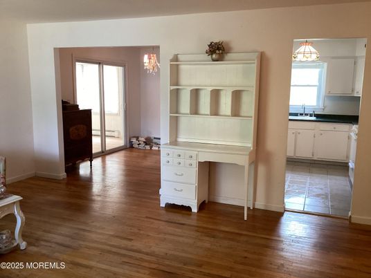 Chandelier, Interior, Kitchen, Wood Texture Flooring