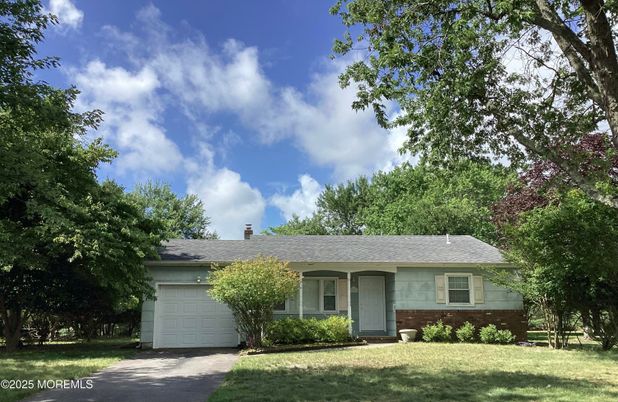 Attached, Exterior, Facade, Ranch