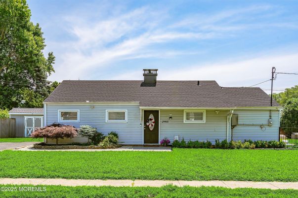 Exterior, Facade, Cape Cod