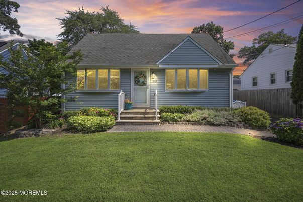Exterior, Facade, Cape Cod