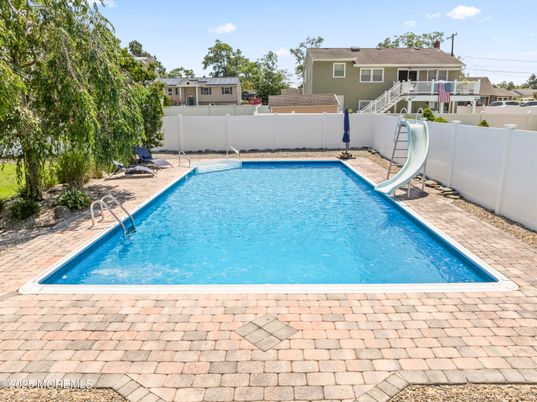 Exterior, Playground, Pool