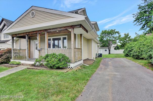 Exterior, Facade, American Craftsman