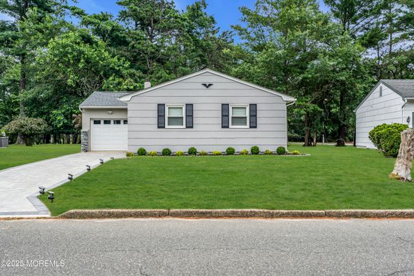 Attached, Exterior, Facade, Ranch