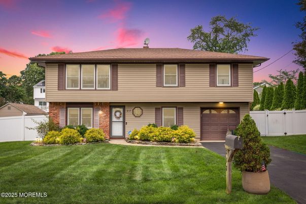 Attached, Exterior, Facade, Brick Facade, Split Level
