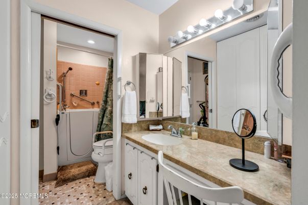 Bathroom, Interior, Recessed Lighting