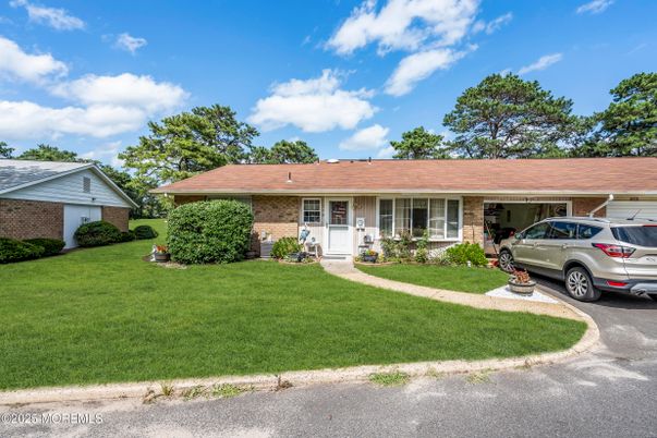 Exterior, Facade, Brick Facade, Ranch