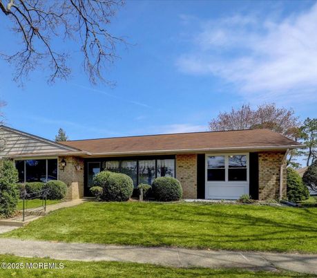 Exterior, Facade, Brick Facade, Ranch