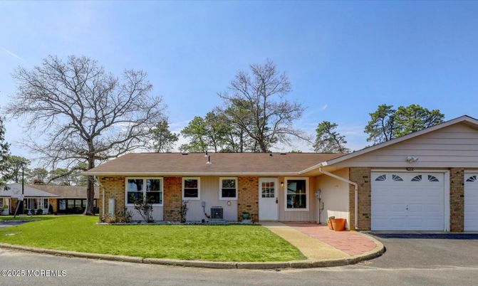 Attached, Exterior, Facade, Brick Facade, Ranch