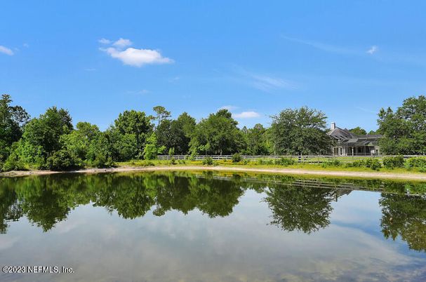 Exterior, Lake