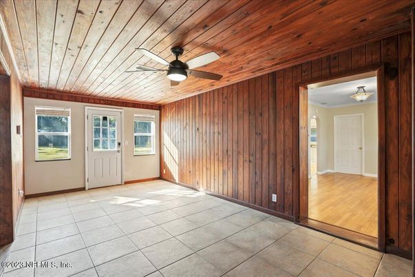 Empty room, Interior, Wooden Ceilings, Wood Texture Flooring, Wooden Walls