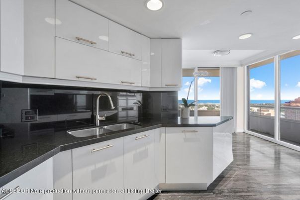Interior, Kitchen, Recessed Lighting, Water