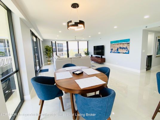 Dining room, Interior, Living room, Pendant Lights, Recessed Lighting