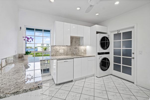Interior, Kitchen, Marble, Recessed Lighting, Washer