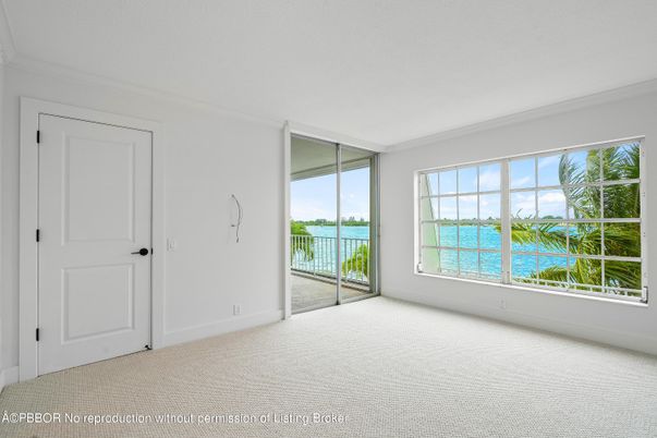 Empty room, Interior, Water
