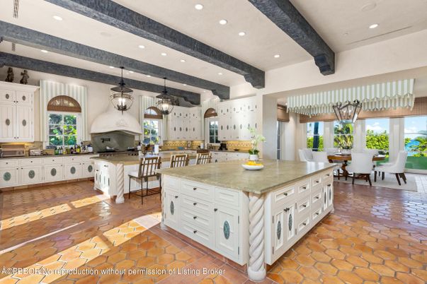 Chandelier, Dining room, Interior, Kitchen, Pendant Lights, Recessed Lighting, Stainless Steel Appliances, Wooden Beams