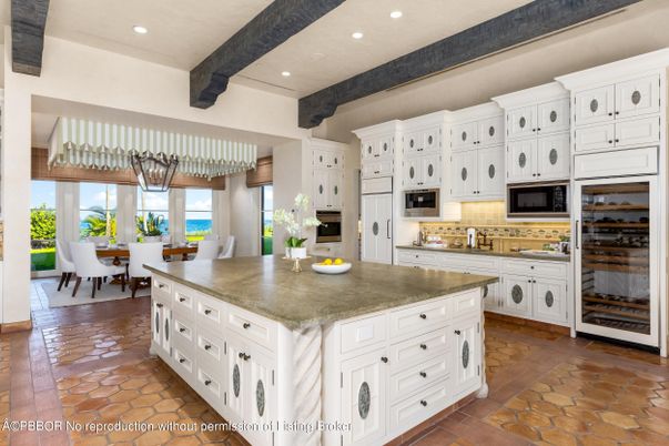 Chandelier, Dining room, Interior, Kitchen, Pendant Lights, Recessed Lighting, Stainless Steel Appliances, Wooden Beams