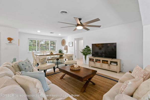 Dining room, Interior, Living room, Recessed Lighting