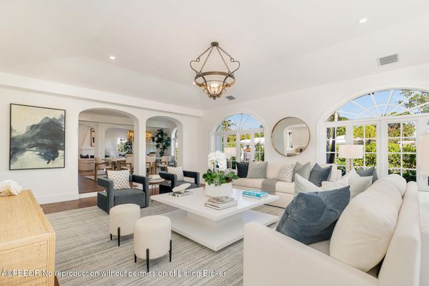 Chandelier, Dining room, Interior, Living room, Recessed Lighting, Wood Texture Flooring