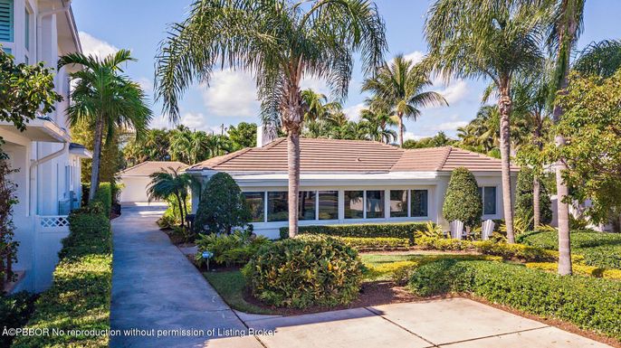 Backyard, Exterior, Facade, Ranch