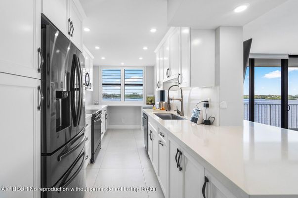 Interior, Kitchen, Recessed Lighting, Water