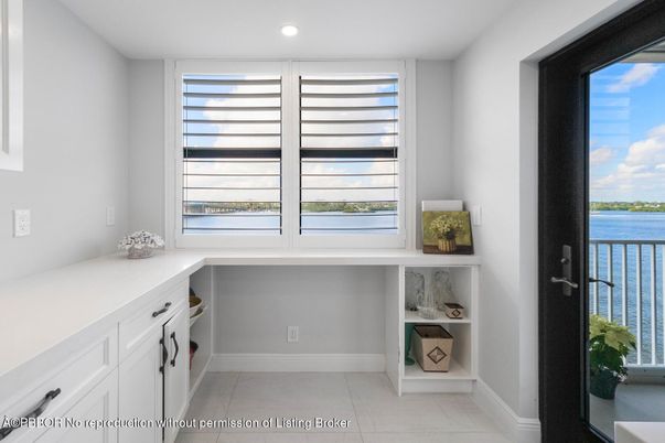 Interior, Recessed Lighting, Water