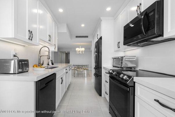 Chandelier, Dining room, Interior, Kitchen, Recessed Lighting, Stainless Steel Appliances