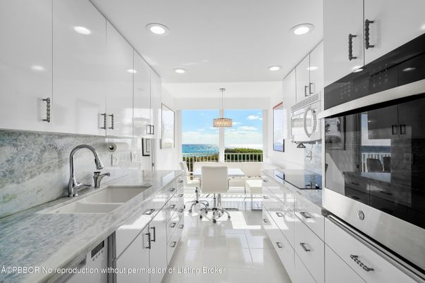 Dining room, Interior, Kitchen, Pendant Lights, Recessed Lighting, Water