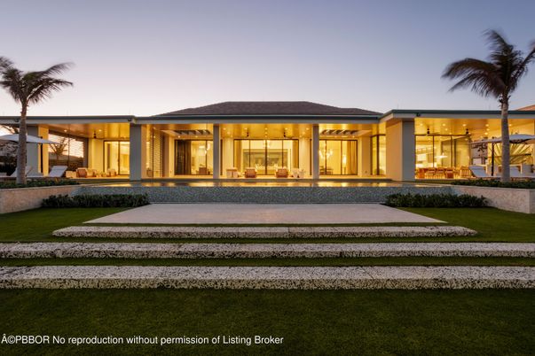 Backyard, Exterior, Facade, Modern