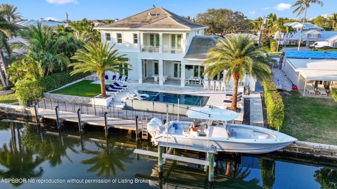 Exterior, Lake