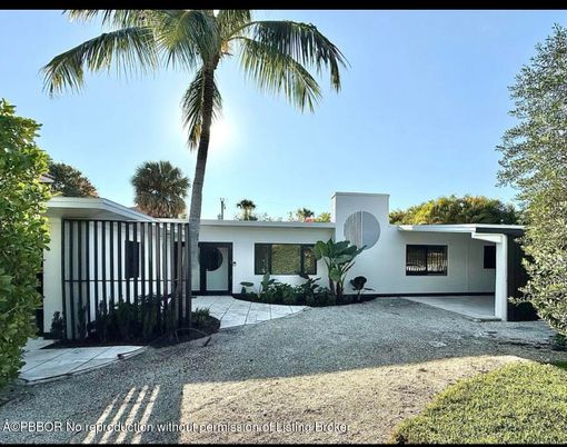 Backyard, Exterior, Facade, Modern