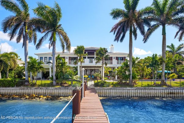 Exterior, Lake
