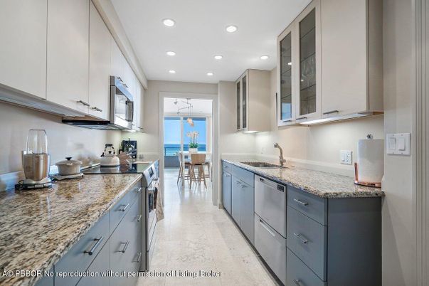 Dining room, Interior, Kitchen, Recessed Lighting, Water