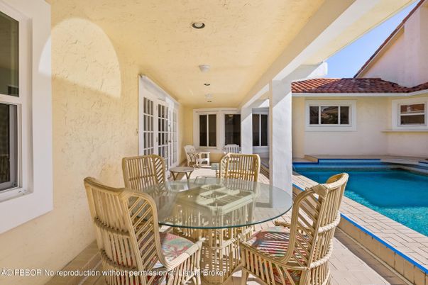 Dining room, Exterior, Pool