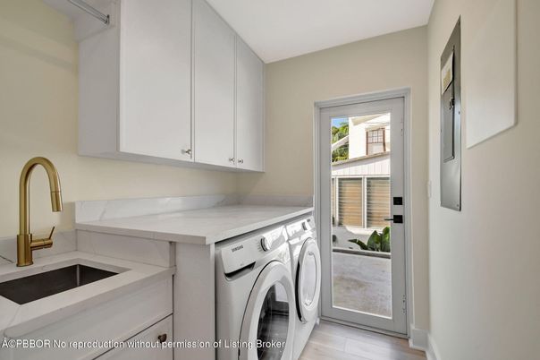 Interior, Washer, Wood Texture Flooring
