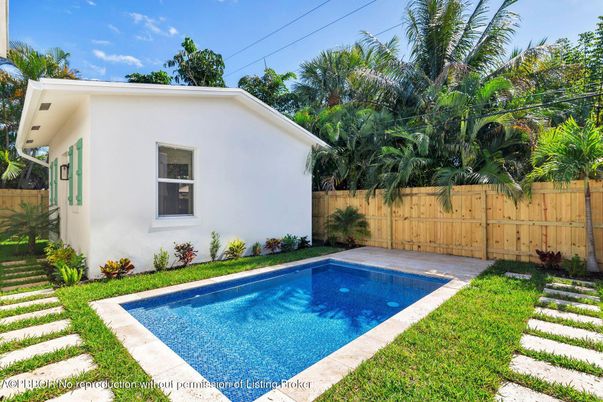 Exterior, Pool