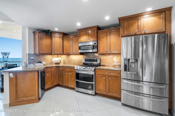 Interior, Kitchen, Recessed Lighting, Stainless Steel Appliances, Water