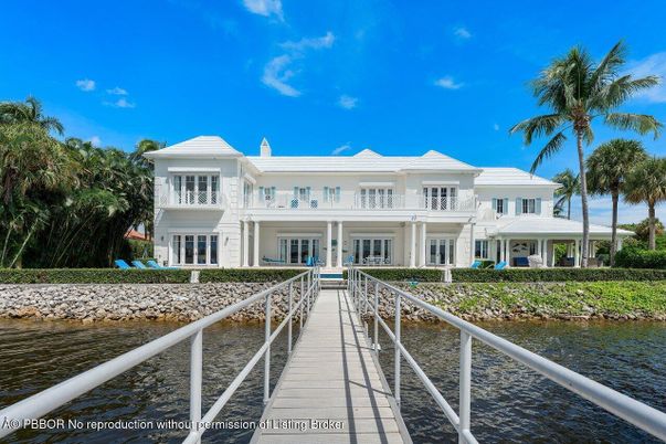 Exterior, Lake